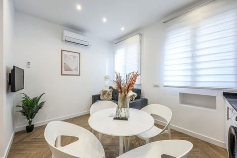 Urban Quiet in Madrid with Modern Comforts