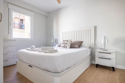 Bright Apartment Near Seville’s Historic Center