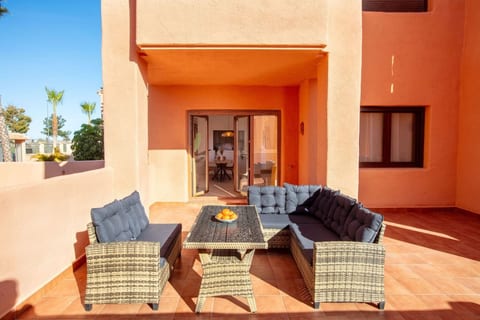 Relaxing Stay  by the Sea - Terrace, Pool & Parking