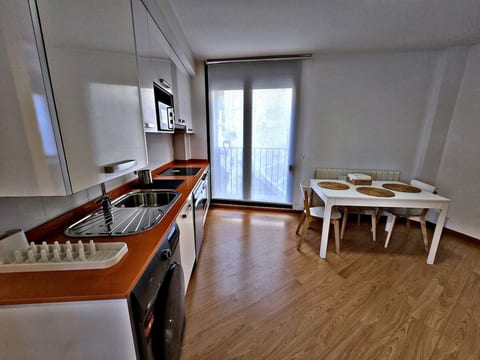 Explore Tarazona from This Central & Peaceful Flat
