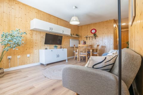 Sierra Nevada Ski Slope Lodge – Free Parking