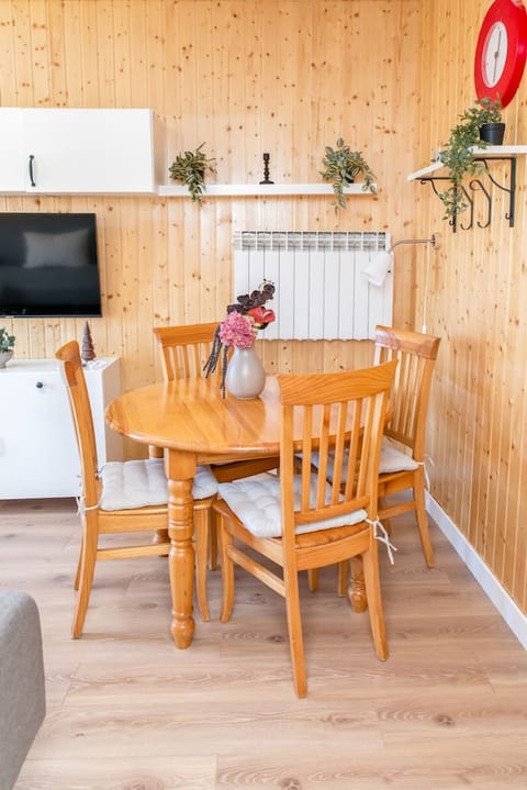 Sierra Nevada Ski Slope Lodge – Free Parking