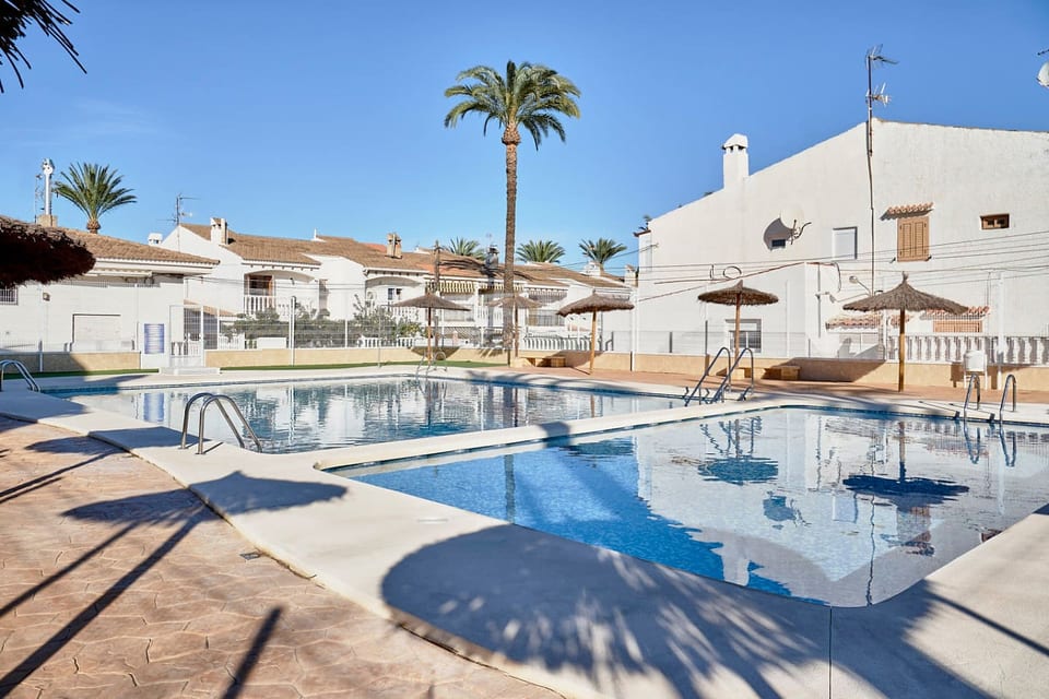 Sunny Coastal Retreat with Pool & Terrace - Alicante