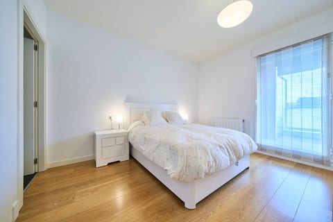 Family Retreat with Views, Terrace & Parking