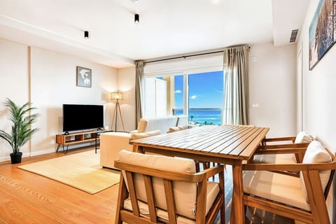 Sea View Apartment with Terrace - Sunlight