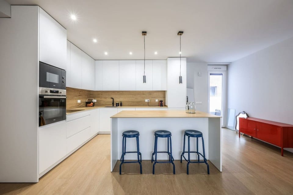 Spacious Home with Private Garden and Parking - Madrid