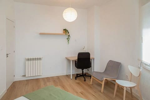 Comfortable 4 Bedroom Stay in Zaragoza