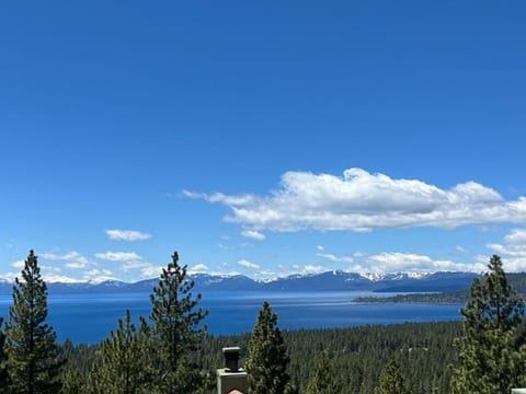 3-BR Lake-View Condo | Luxury Near Ski Trails