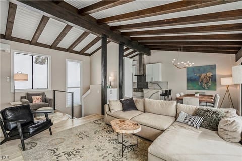 3-BR Lake-View Condo | Luxury Near Ski Trails