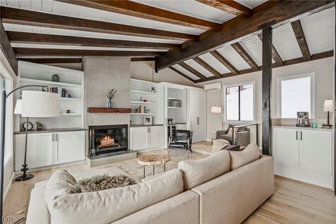 3-BR Lake-View Condo | Luxury Near Ski Trails