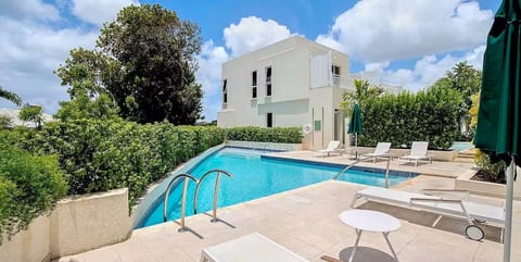 The Island Nook Bim | Poolside Retreat by the Gap image 2