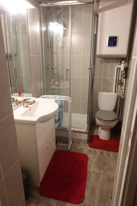 Bathroom / Bathroom