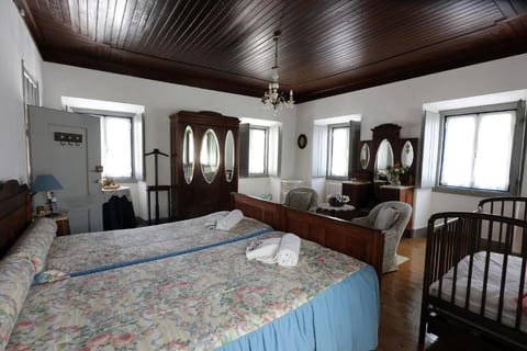 Historic House near the Historic Village of Óbidos