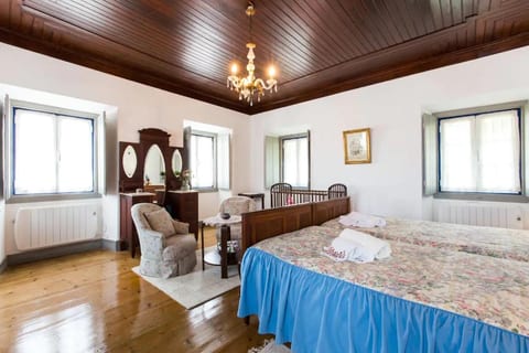 Historic House near the Historic Village of Óbidos