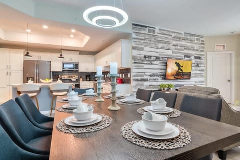 Lovely Themed 3-BR in resort 10 min from Disney FREE WATERPARK