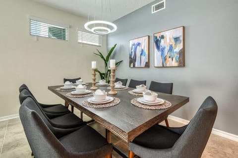 Lovely Themed 3-BR in resort 10 min from Disney FREE WATERPARK