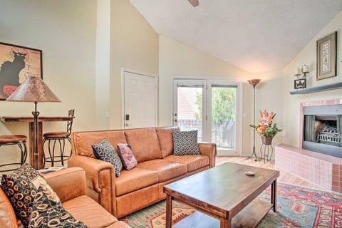 Living Room | Smart TV | Fireplace | Free WiFi