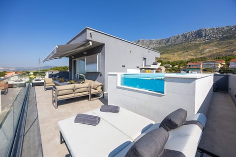 Luxury Rooftop Pool & Adriatic Sea View