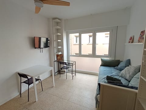 Modern Sunlit Apartment in the Heart of Gracia! image 2