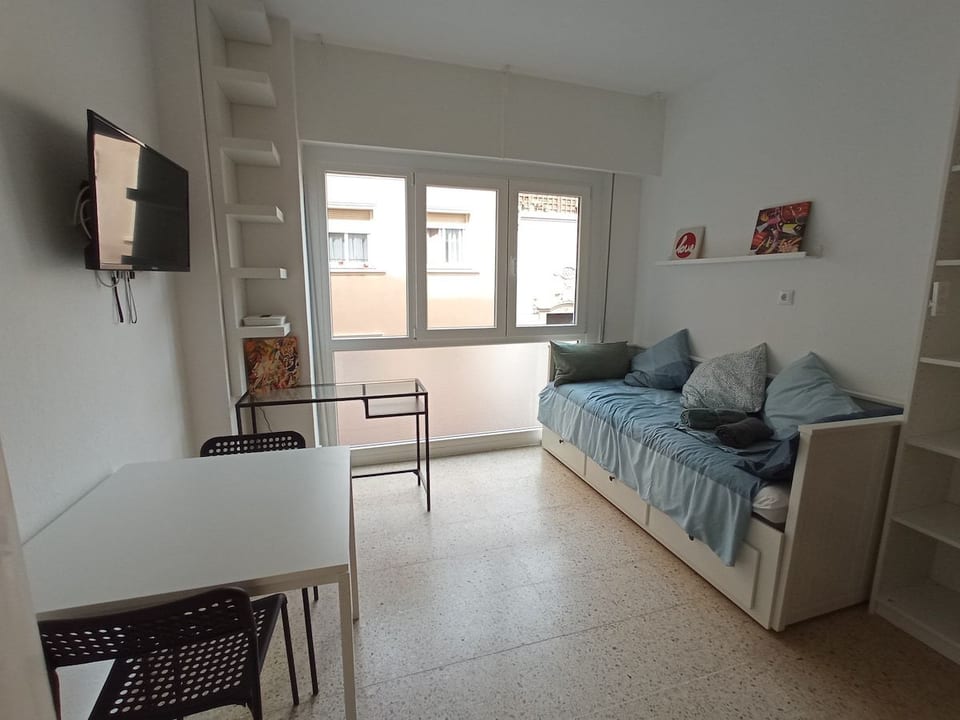 Modern Sunlit Apartment in the Heart of Gracia! image 1