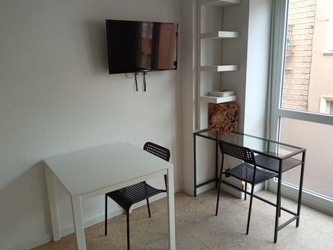 Modern Sunlit Apartment in the Heart of Gracia! image 4