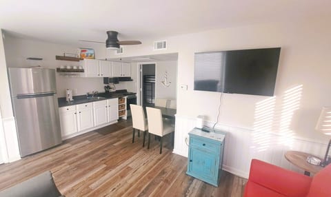 Beach Block 2BR Condo w Pool. Steps from Boardwalk image 2