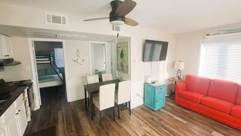 Beach Block 2BR Condo w Pool. Steps from Boardwalk image 3