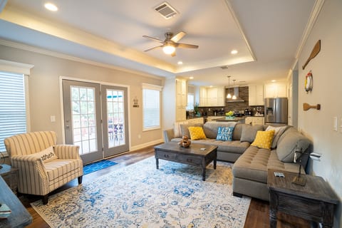 RARE FIND! 4BR Lakefront Home w/ Hot Tub & Firepit
