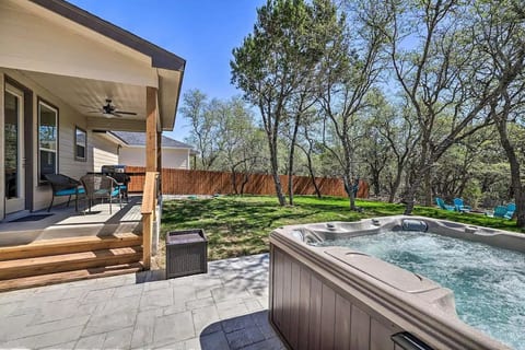 Cute Cottage w/Hot Tub Fire Pit. Sleep 6 50 AMP EV