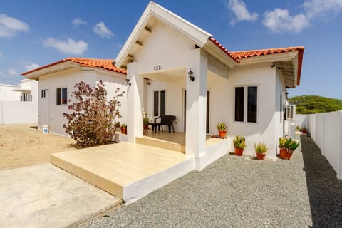Noord 2BR/2BA Near Palm Beach