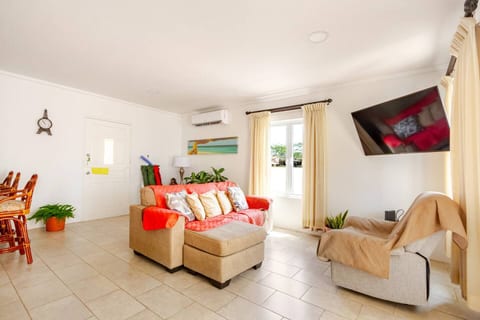 Noord 2BR/2BA Near Palm Beach