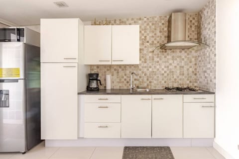 Palm Beach 10-Min Walk | Private 1BR
