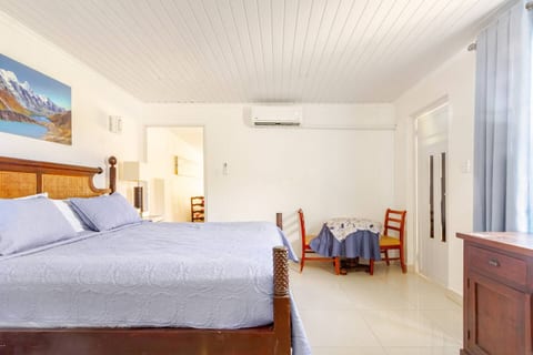 Palm Beach 10-Min Walk | Private 1BR