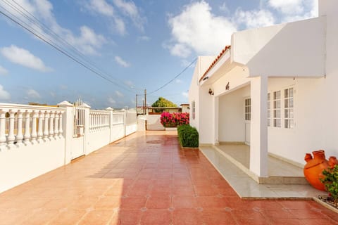 Palm Beach 10-Min Walk | Private 1BR