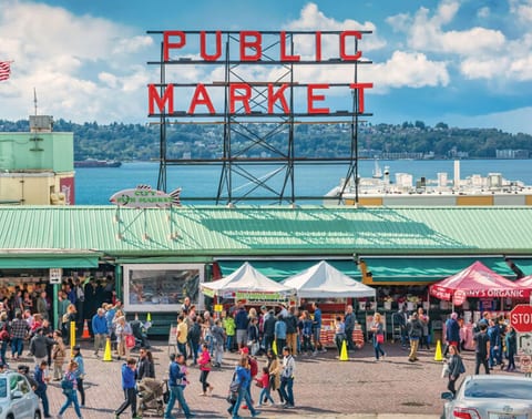 Lake & Mountain Views with Private Pool & Hot Tub