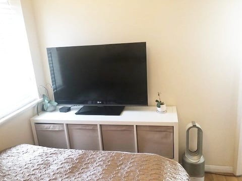 1 bed flat, Zone 2, 73Mps, close to station