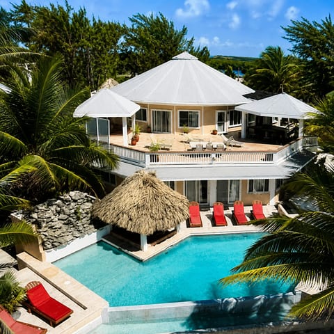 CASA REDONDA Belize - Luxury Beachfront Villa