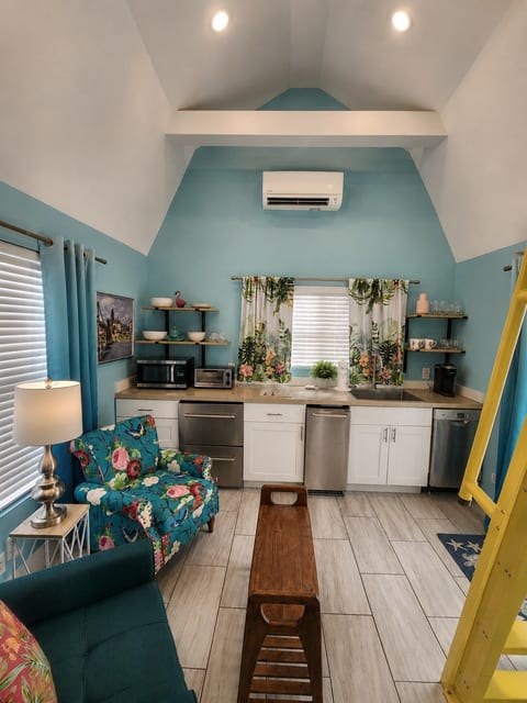 Blanche's Boudoir- A Little Sass, A Lot of Seaside