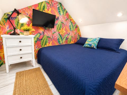 Blanche's Boudoir- A Little Sass, A Lot of Seaside