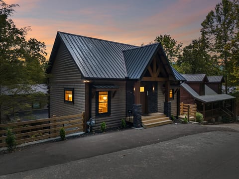Rhinestone Ridge- New, Mtn Views, Pool, Hot tub, Gameroom