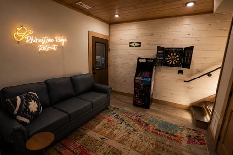 Rhinestone Ridge- Mountain Views, Rhinestone Style