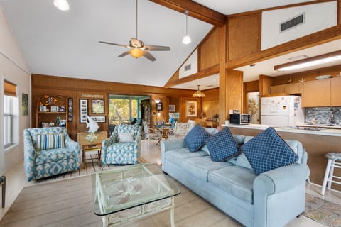Eagle View: Bayside Privacy with Floating Dock