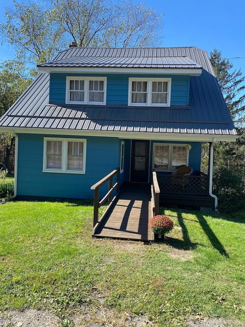 Spacious Cabin near Glendale Lake and State Park image 2