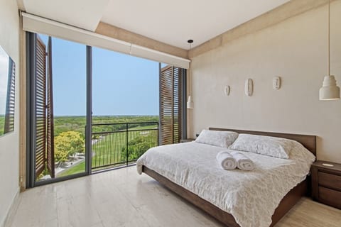 Guest Bedroom with King Size Bed a Stunning View