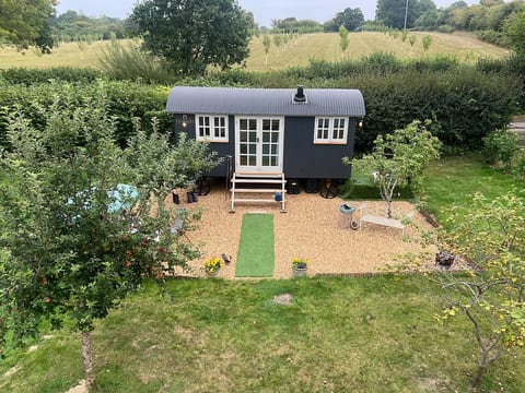 Shepherds hut with hot tub in a private paddock. image 5