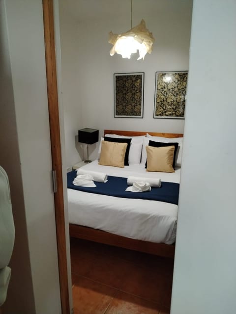 Sunny Apartment near Tram 28