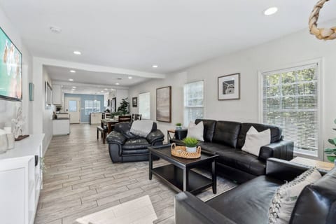 Spacious open floor plan and lots of natural light to enjoy your perfect beach getaway. Perfect for families!