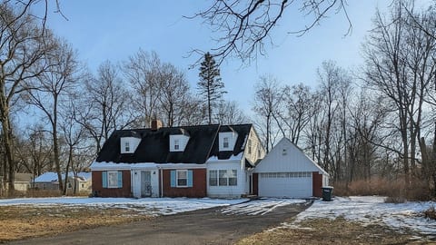 Cardinal Corner Cottage