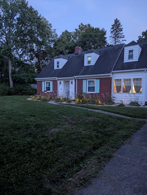 Cardinal Corner Cottage image 1