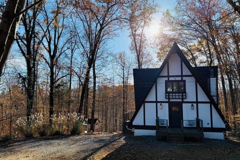 4BR Lake Cumberland Cabin | Hot Tub, Near Boat Ramps